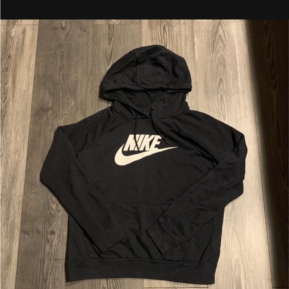 nike sweatshirt